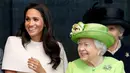 Ratu Elizabeth II menganggap bahwa Meghan Markle lebih mudah untuk didekati. (omniboo.com)