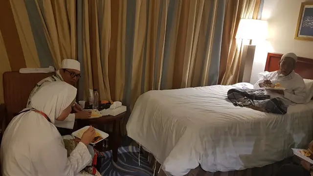 Awiek bertemu KH Maimun Zubair