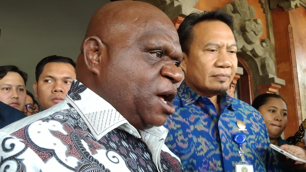 Menteri Pigai Temui Rektor Unud, Bahas Kasus Kematian Timothy dalam Pertemuan Tertutup