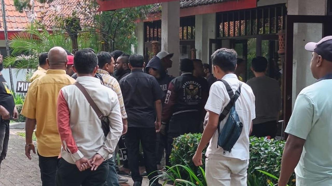 Polisi Datangi TKP Ricuh Diskusi Generasi Muda Golkar: Tidak Boleh Ada Keributan, Jelas!