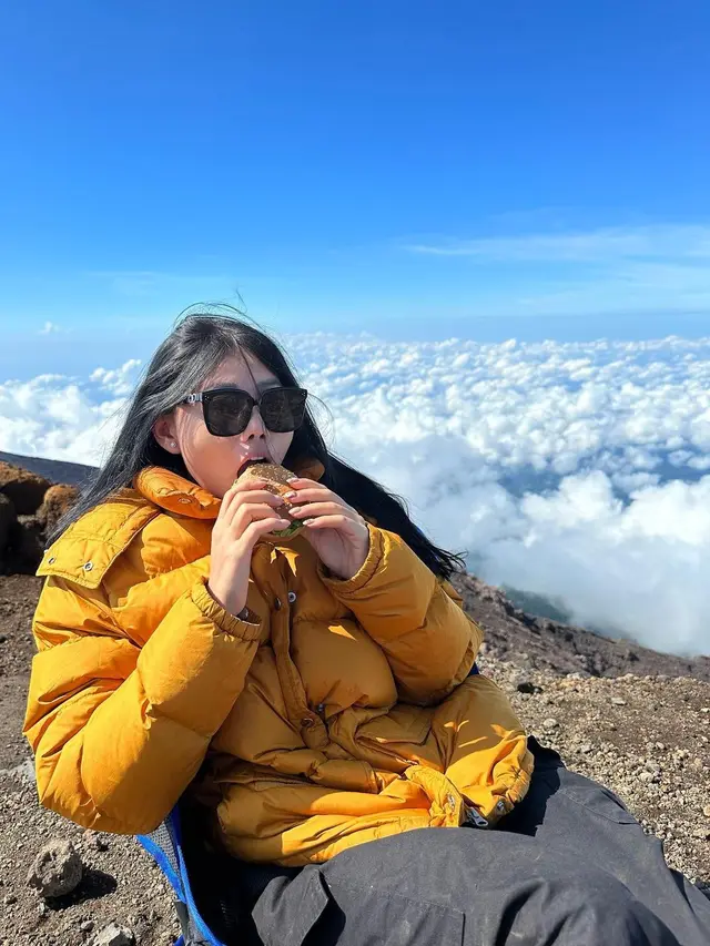 [Fimela] Wendy Walters di atas gunung