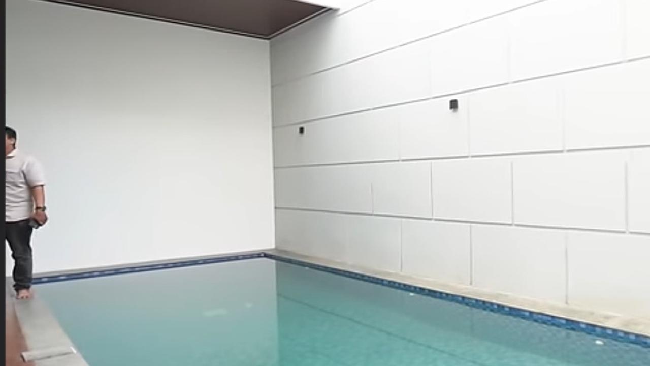 Raffi Ahmad Kunjungi Rumah Karyawan yang Baru Kerja 4,5 Tahun, Mewah Bergaya Modern Dilengkapi Kolam Renang