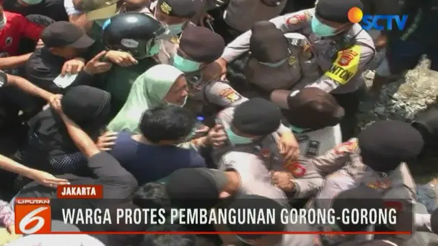 Unjuk rasa ratusan warga Tanah Baru 1 Grogol Utara, Kebayoran Lama, Jakarta Selatan, menentang pembangunan gorong-gorong sepanjang 450 meter diwarnai kericuhan.