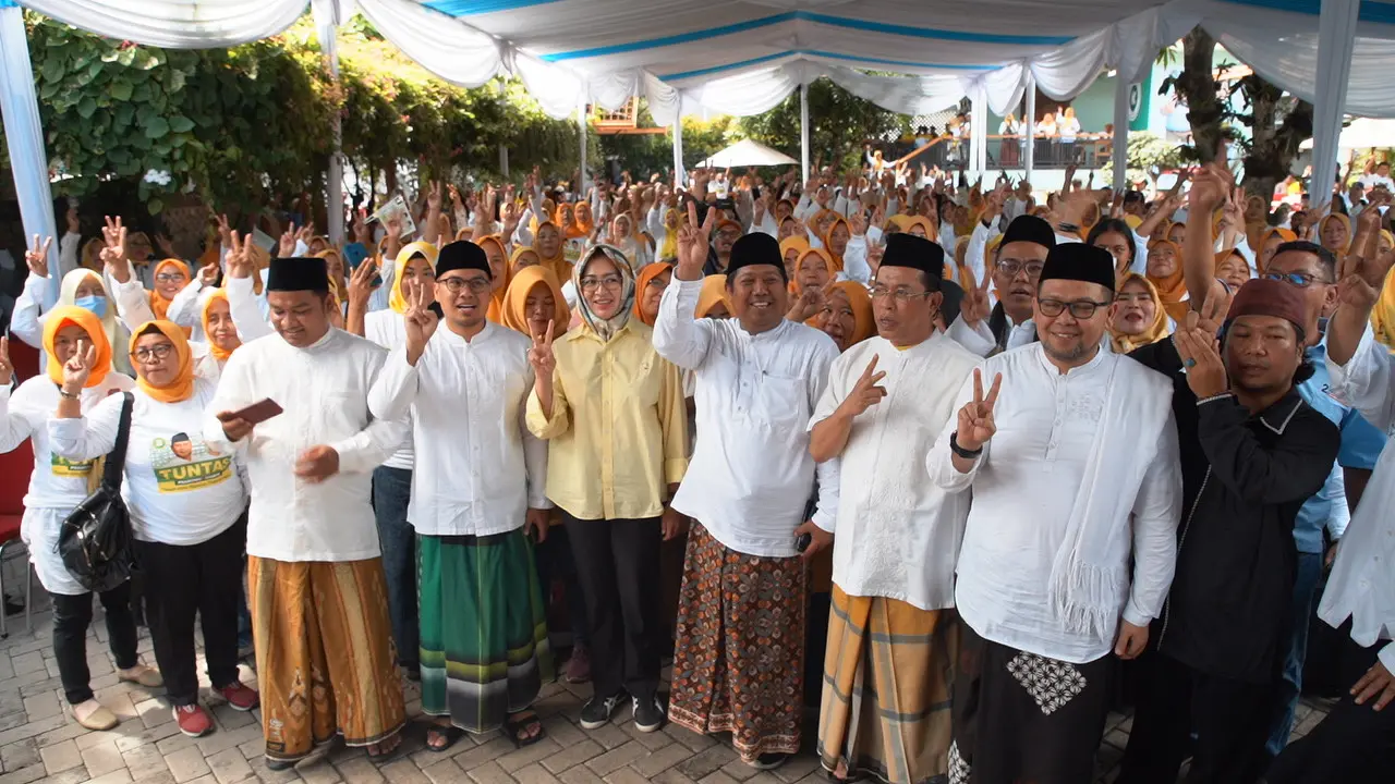 Tharekat Ulama Nusantara Tangerang Selatan mendeklarasikan dukungan untuk pasangan calon presiden (capres) dan calon wakil presiden (cawapres) nomor urut 02 Prabowo Subianto-Gibran Rakabuming Raka.