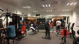 Tempat tersebut banyak digunakan oleh para wartawan untuk menjaga kebugaran mereka dari kesibukan meliput perhelatan akbar empat tahunan tersebut. (Bola.com/Hendry Wibowo)