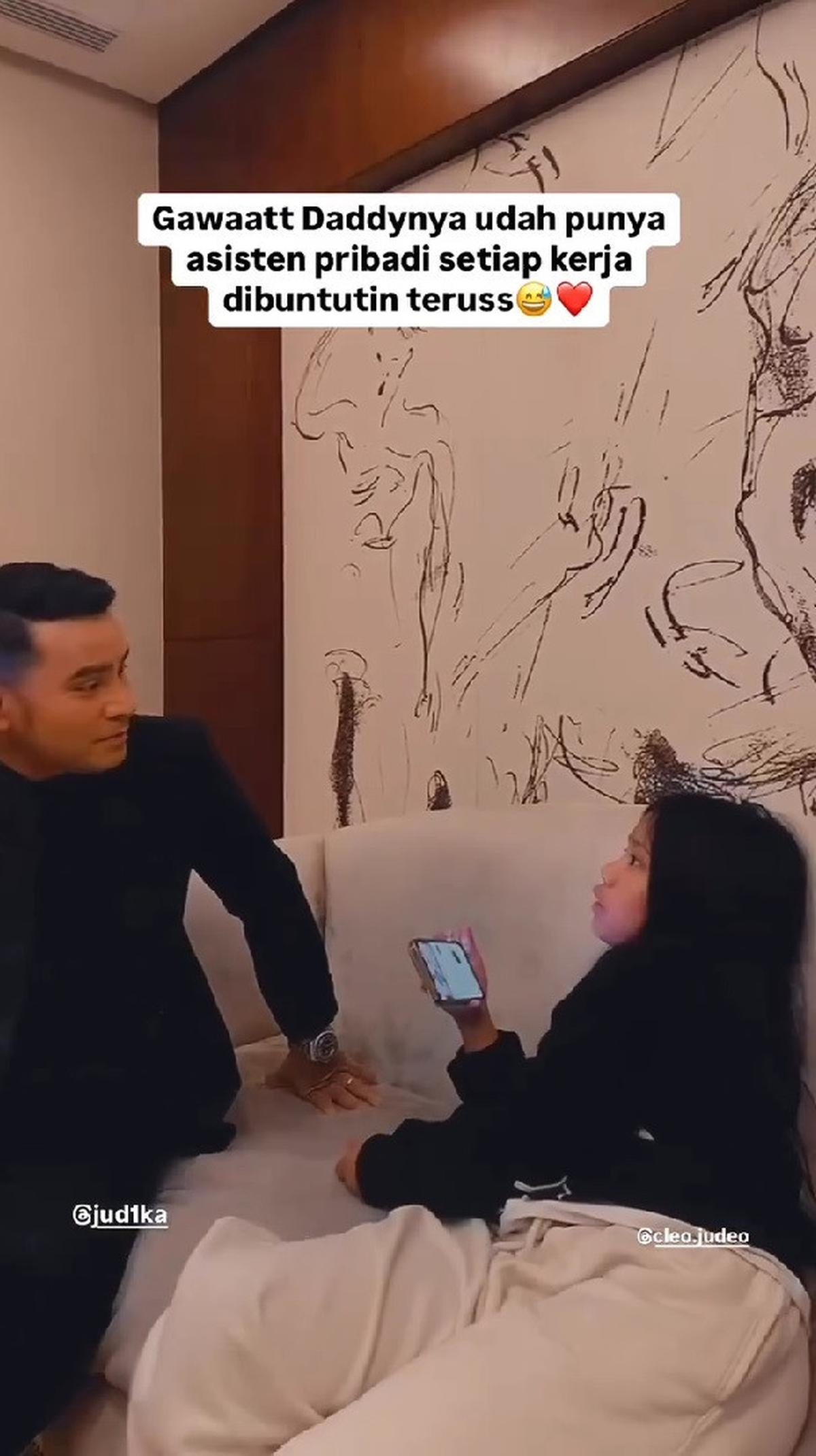 Bak Asisten Pribadi, Intip Momen Hangat Cleo yang Kini Terlihat Dewasa Ikuti Judika saat Kerja