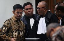 Potret SYL Akrab dengan Jaksa KPK Sebelum Sidang Vonis, Lempar Senyum dan Jabat Tangan