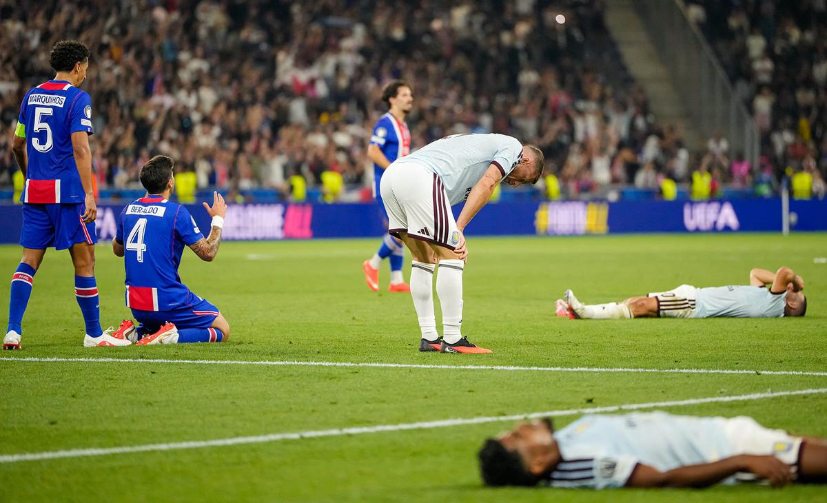 PSG Pertahankan Gelar Piala Super Eropa Usai Tumbangkan Aston Villa