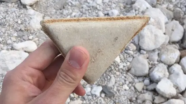 Batu mirip sandwich