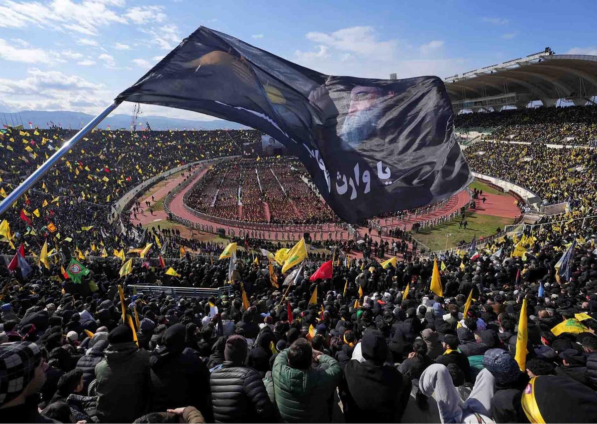 FOTO: Ribuan Warga Hadiri Pemakaman Pemimpin Hizbullah Hassan Nasrallah dan Wakilnya Sayyed Hashim Safieddine