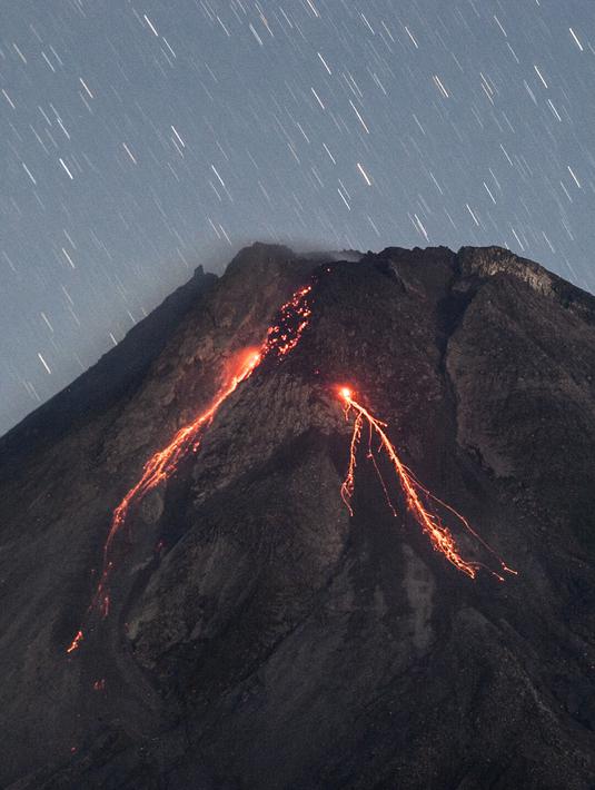 FOTO: Luncurkan Lava Pijar, Begini Penampakan Gunung Merapi