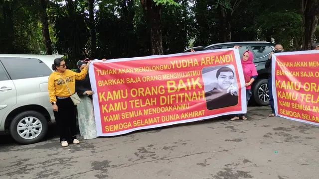 Dukungan warga terhadap YA, tersangka kasus kematian Dante, anak Tamara Tyasmara