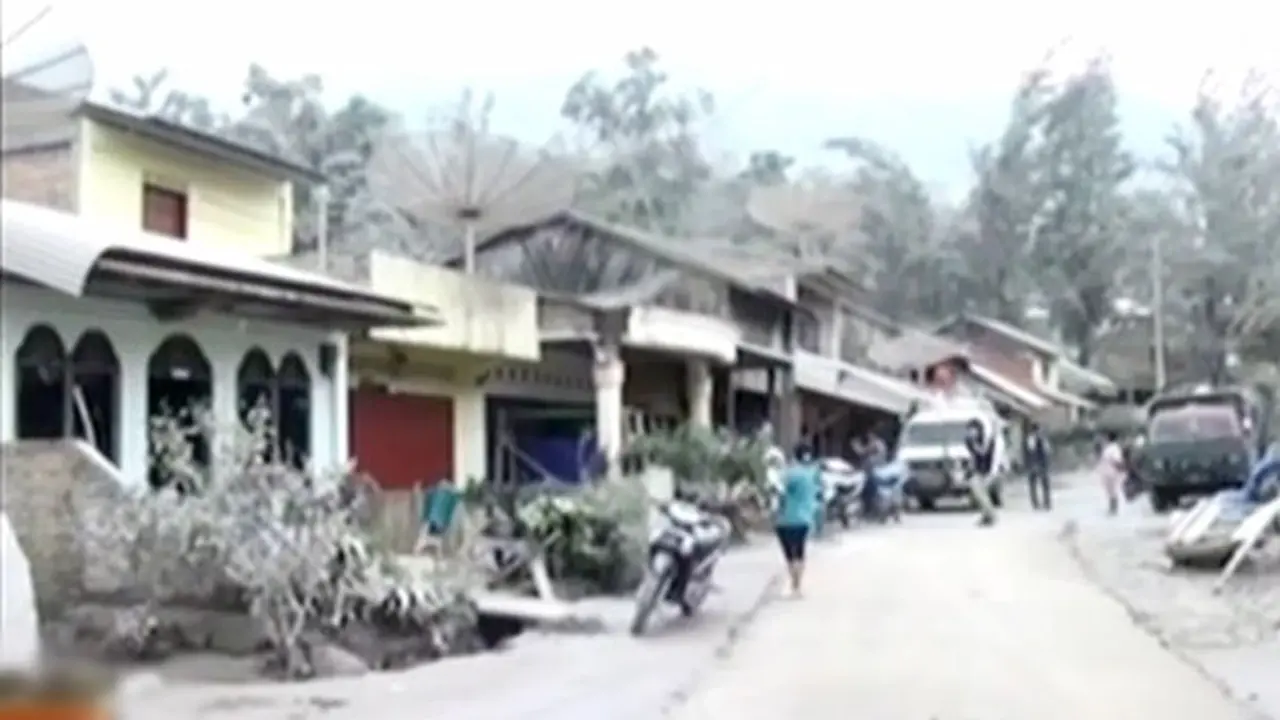 (lip6 Siang) Debu Sinabung
