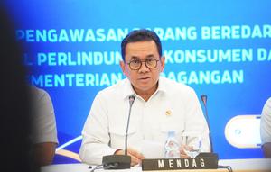 Menteri Perdagangan Budi Santoso saat ekspose hasil pengawasan barang beredar dan jasa pada Januari-Maret 2025. (Foto: Kementerian Perdagangan)