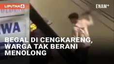 Aksi pembegalan terjadi di Jl. Kapuk Kebon Jahe, Kapuk, Cengkareng pada Rabu (14/8/2024) malam. Dalam rekaman, pelaku seorang diri beraksi dengan celurit mengancam dua pemotor berboncengan. Pelaku memaksa korban menyerahkan barang berharga sembari me...