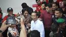 Calon presiden petahana, Joko Widodo seusai menghadiri pelantikan dan konsolidasi tim kampanye daerah Jawa Tengah di Panti Marhaen, Kantor DPD PDIP Semarang, Sabtu (20/10). Jokowi melakukan kunjungan kerja di Semarang selama dua hari (Liputan6.com/Gholib)