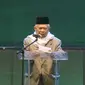 Ketua MUI KH Ma'ruf Amin menyampaikan sambutan pada acara Milad MUI ke-42 dan Anugerah Syiar Ramadan 2017 di Jakarta, Kamis malam (26/7). Milad MUI juga diisi dengan peluncuran buku Penggerak Ulama Pelindung Umat. (Liputan6.com/Herman Zakharia)