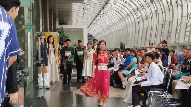 Melly Lee dan Tasya DA7 Cairkan Suasana Audisi DA8. (M Altaf Jauhar/ Liputan6.com)