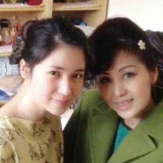 7 Potret Kebersamaan Laura Basuki dan Ibunda, Tampil Bak Kakak Adik