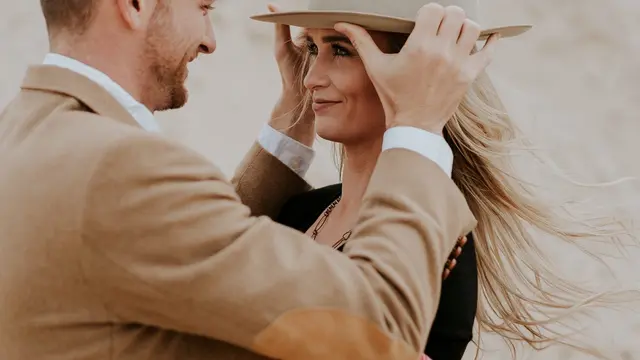 [bintang]  4 Zodiak yang Kalau Rambutnya Diacak-acak, Hatinya yang Bakal Berantakan