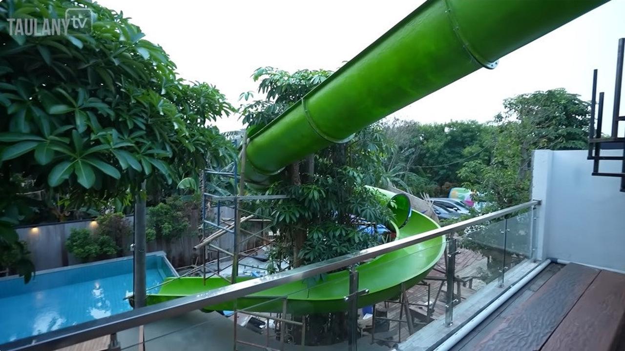 Disorot Usai Pamerkan Saldo Rp 1 Triliun, Ini 8 Potret 'Istana' Baim Wong yang Luasnya Capai 1 Hektar - Punya Water Boom dan Air Terjun