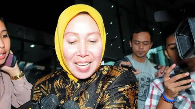 [VIDEO] Sespri Atut dan Istri Akil Mochtar Diperiksa KPK