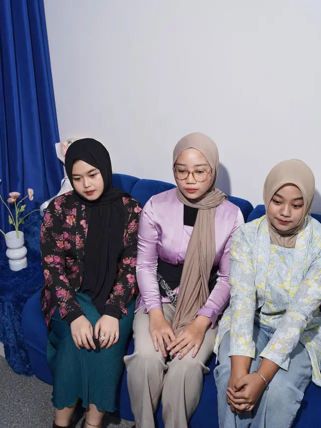 6 Gaya Stylish dan Kekinian Zara Anak Ridwan Kamil Kenakan Kebaya dan Batik untuk Sehari-hari