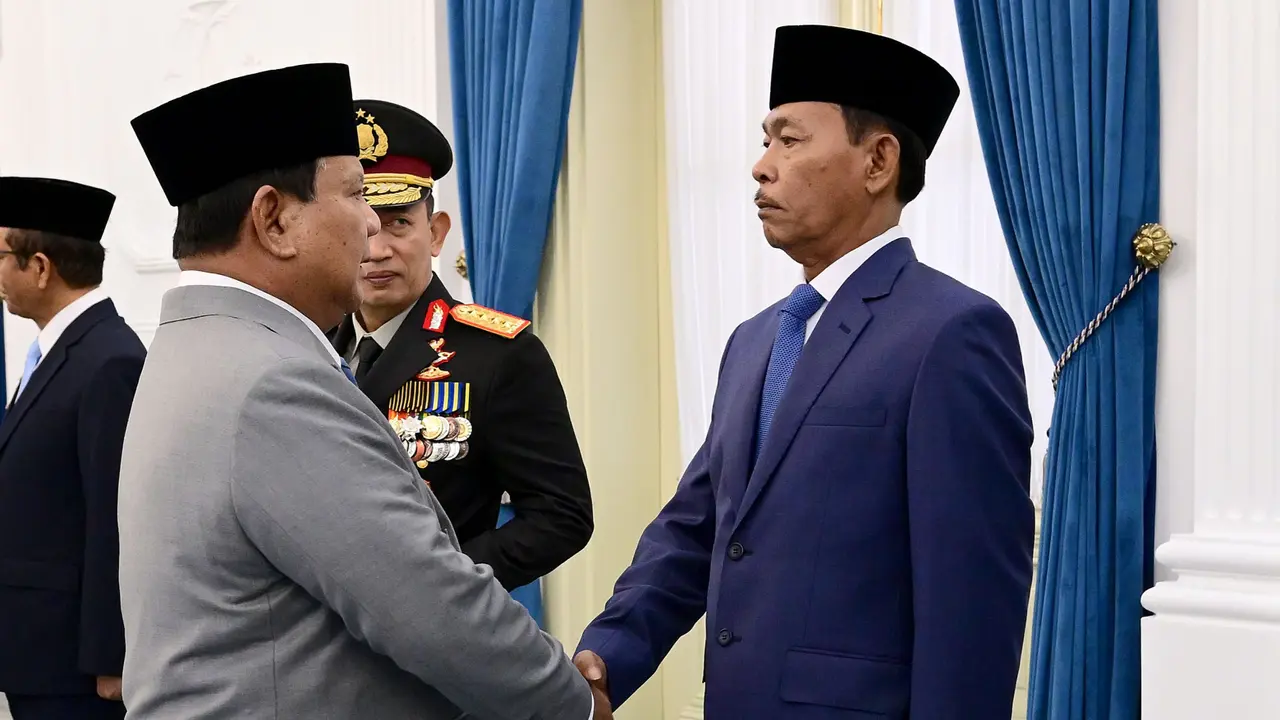 Jenderal (Purn) Pol Idham Azis saat dilantik menjadi anggota Komisi Reformasi Polri di Istana Merdeka.