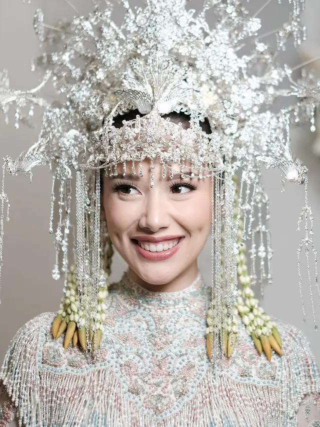 6 Potret Cantik Athina Papadimitriou Menikah dengan Rio Haryanto, Tampil Super Flawless dengan Brand Makeup Lokal