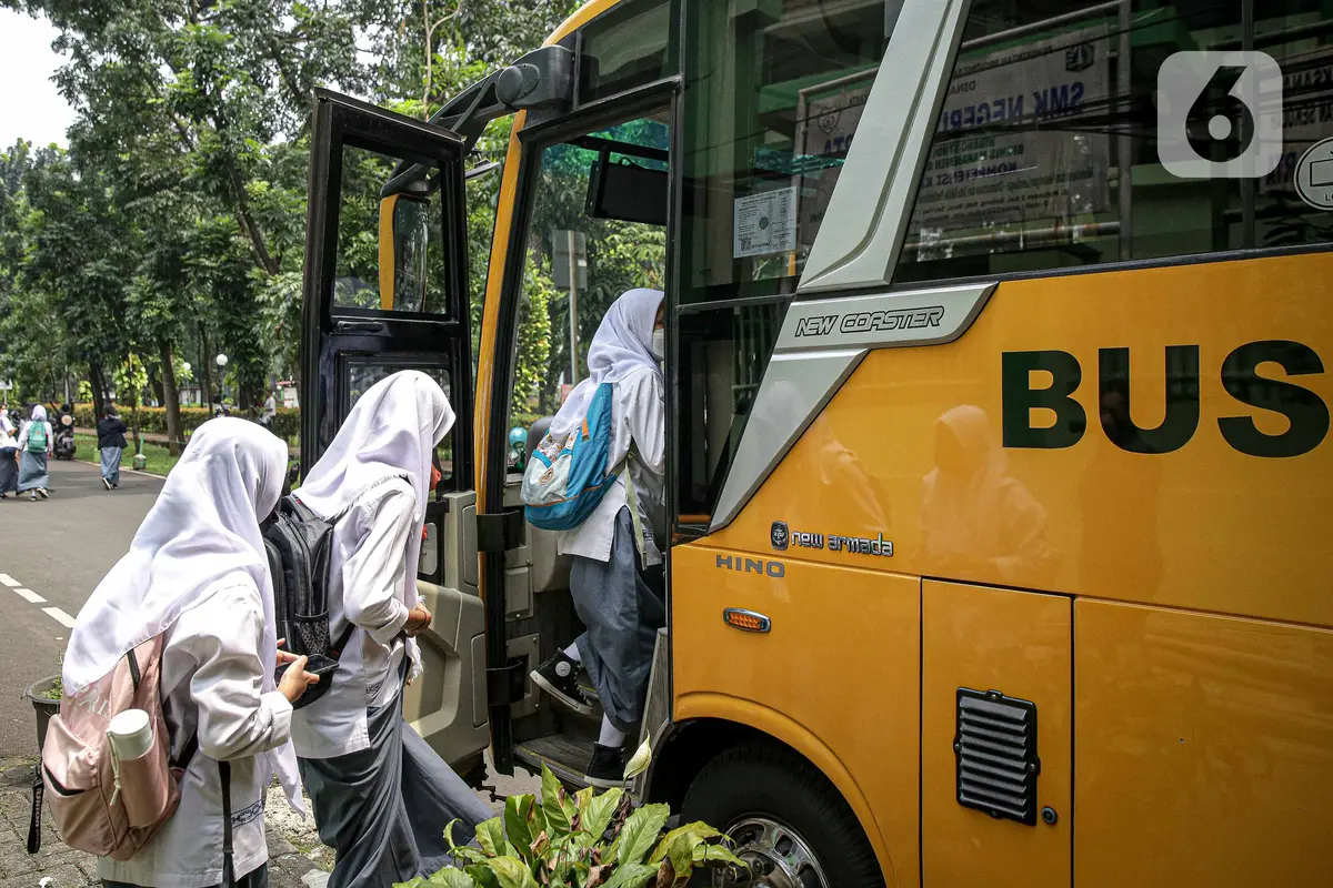 FOTO: Pengoperasian Kembali Bus Sekolah DKI Jakarta untuk Antar Jemput Siswa saat PTM