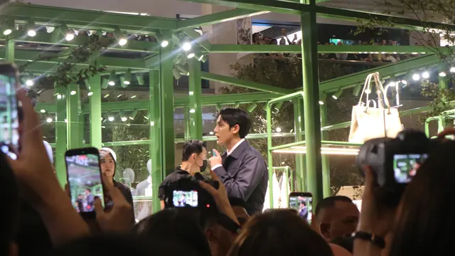 Mingyu SEVENTEEN Tampil Semi Formal Serba Dior, Pancarkan Pesona Boyfriend Material di Plaza Senayan