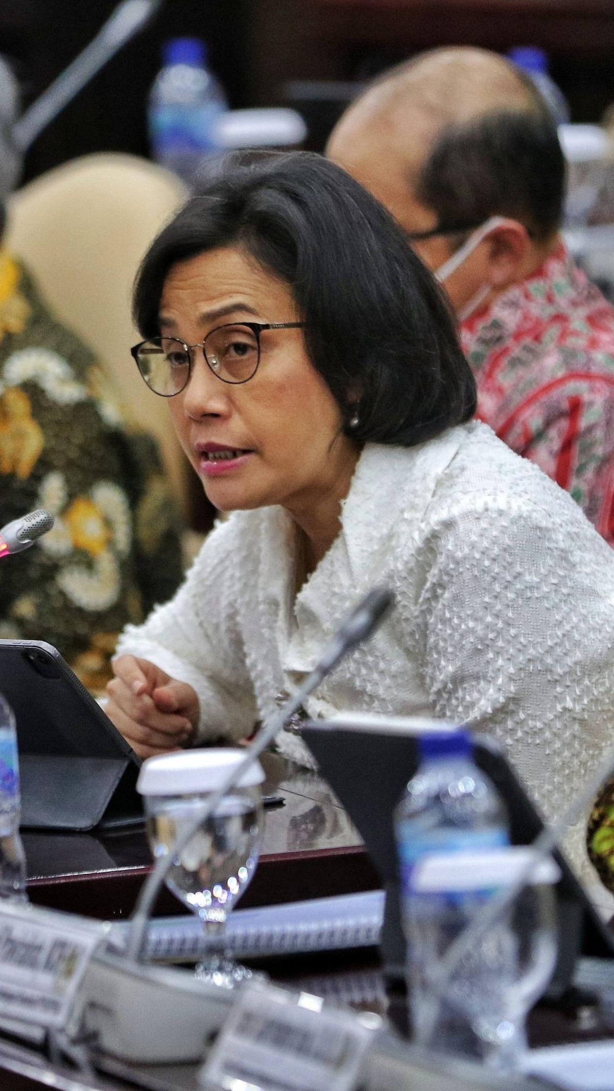 Menteri Keuangan Sri Mulyani Indrawati menegaskan, tantangan yang menghantui dunia pendidikan bukan hanya pada aspek siswa atau peserta didiknya saja melainkan juga bagi tenaga didik.