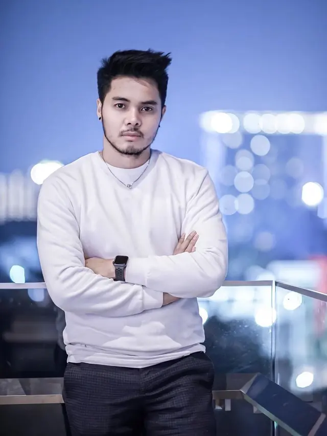 Sudah Move On, Ini 6 Potret Aher Kekasih Baru Elly Sugigi