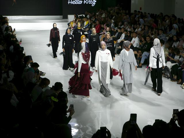 Gemasnya Koleksi Modestwear Bertema Hello Kitty Fashion Fimela Com