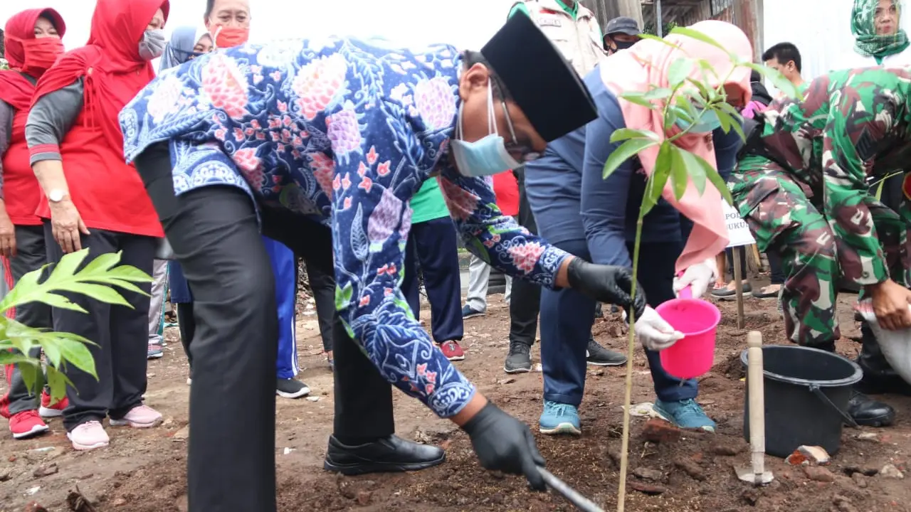 Cegah Banjir, Pemkot Malang Kolaborasi Bersama Masyarakat Tanam Pohon Pule