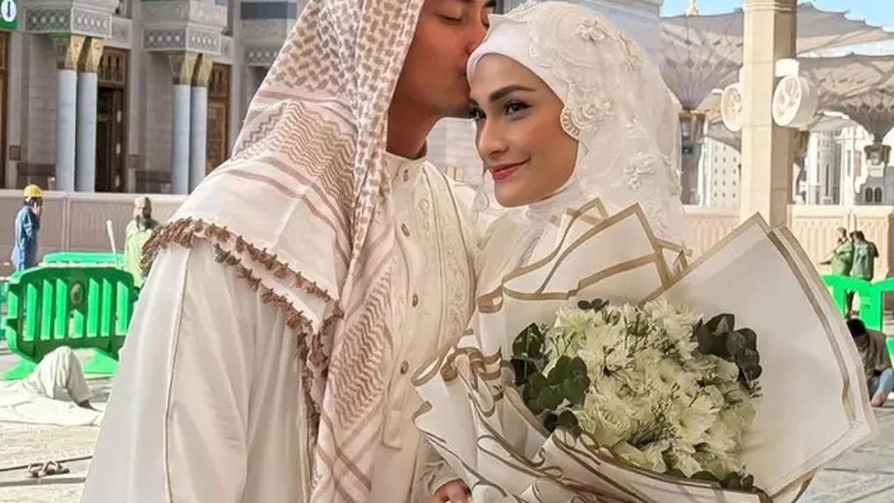 10 Potret Pernikahan Zumi Zola dan Putri Zulhas di Madinah, Dinikahkan Ust Adi Hidayat