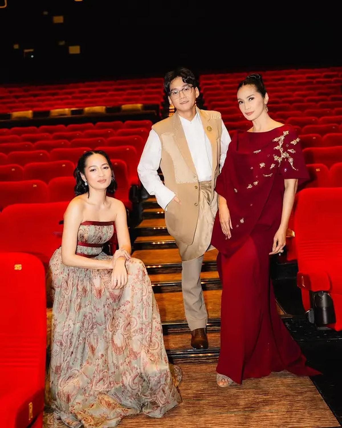 7 Potret Gala Premiere Film 1 Kakak 7 Ponakan, Para Pemain Tampil Elegan