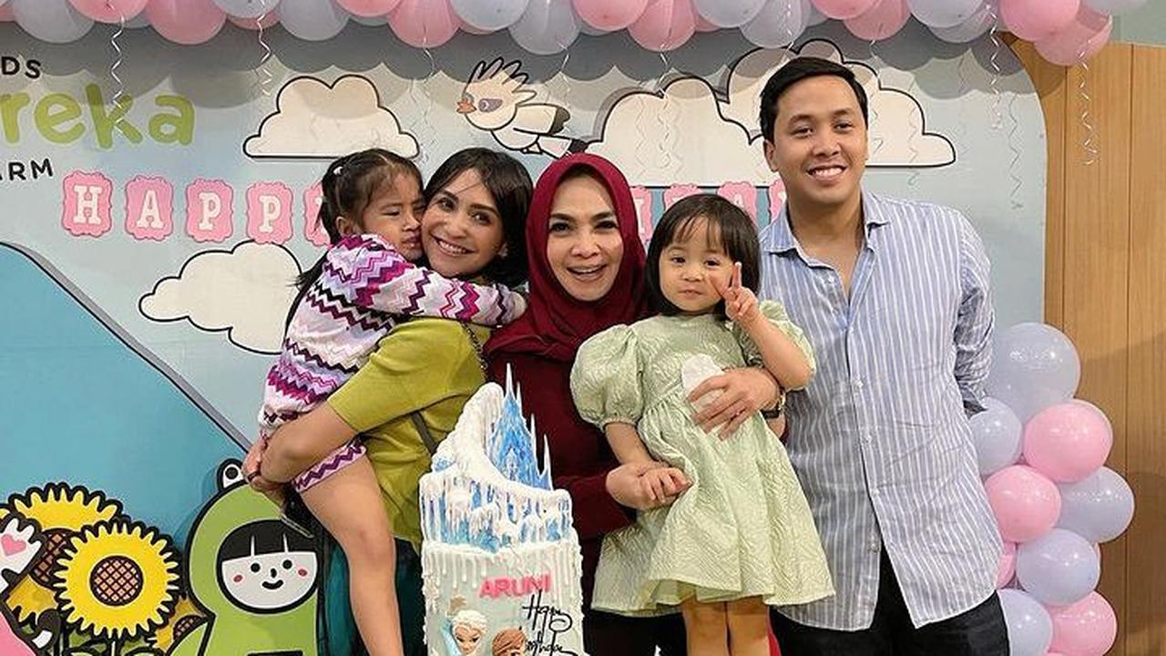 Tak sedikit pula netizen yang menyampaikan doa buat Aruni.<br>