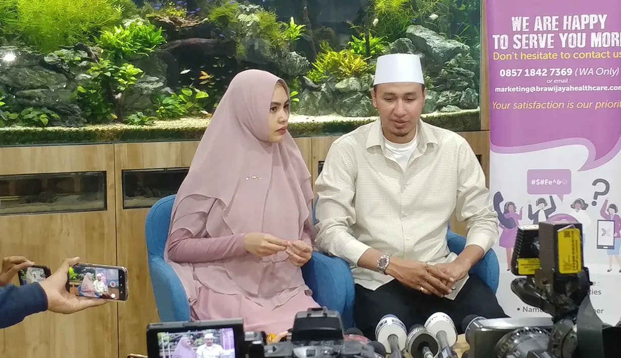 Kartika Putri dan Habib Usman Bin Yahya (Muhammad Akrom Sukarya/© KapanLagi.com)