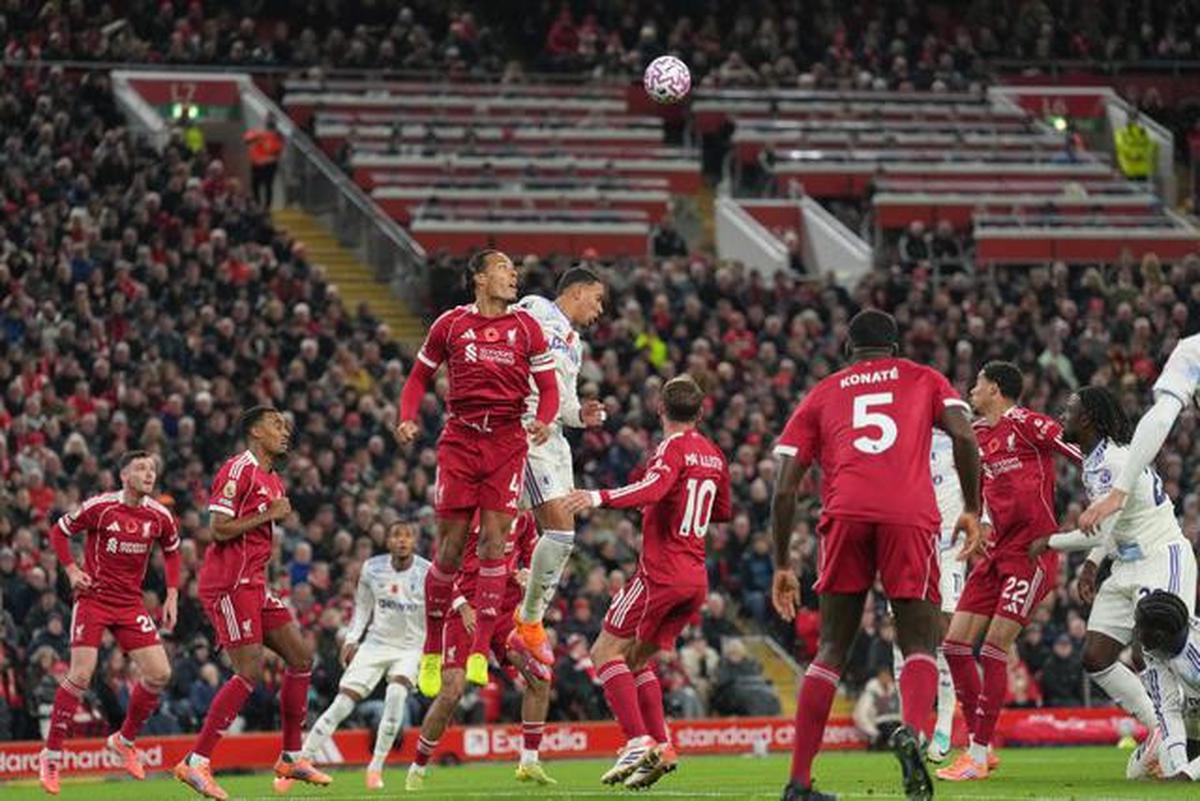 Musim Ini Mengecewakan, Arne Slot Pede Masa Depannya Tetap di Liverpool