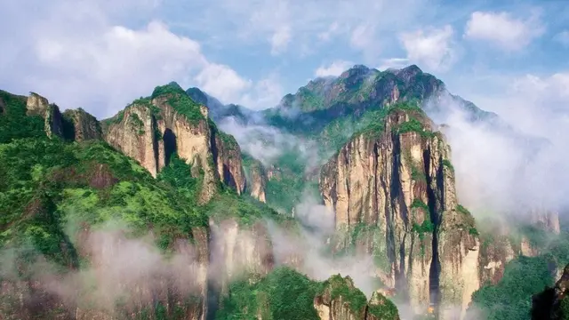 Pemandangan di Gunung Yandang, salah satu destinasi wisata populer di China