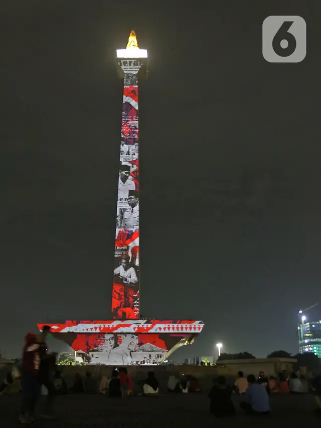 Melihat Pertunjukan Video Mapping di Monas