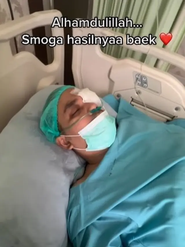 Indra Bekti usai operasi mata (Instagram/dhila_bekti)