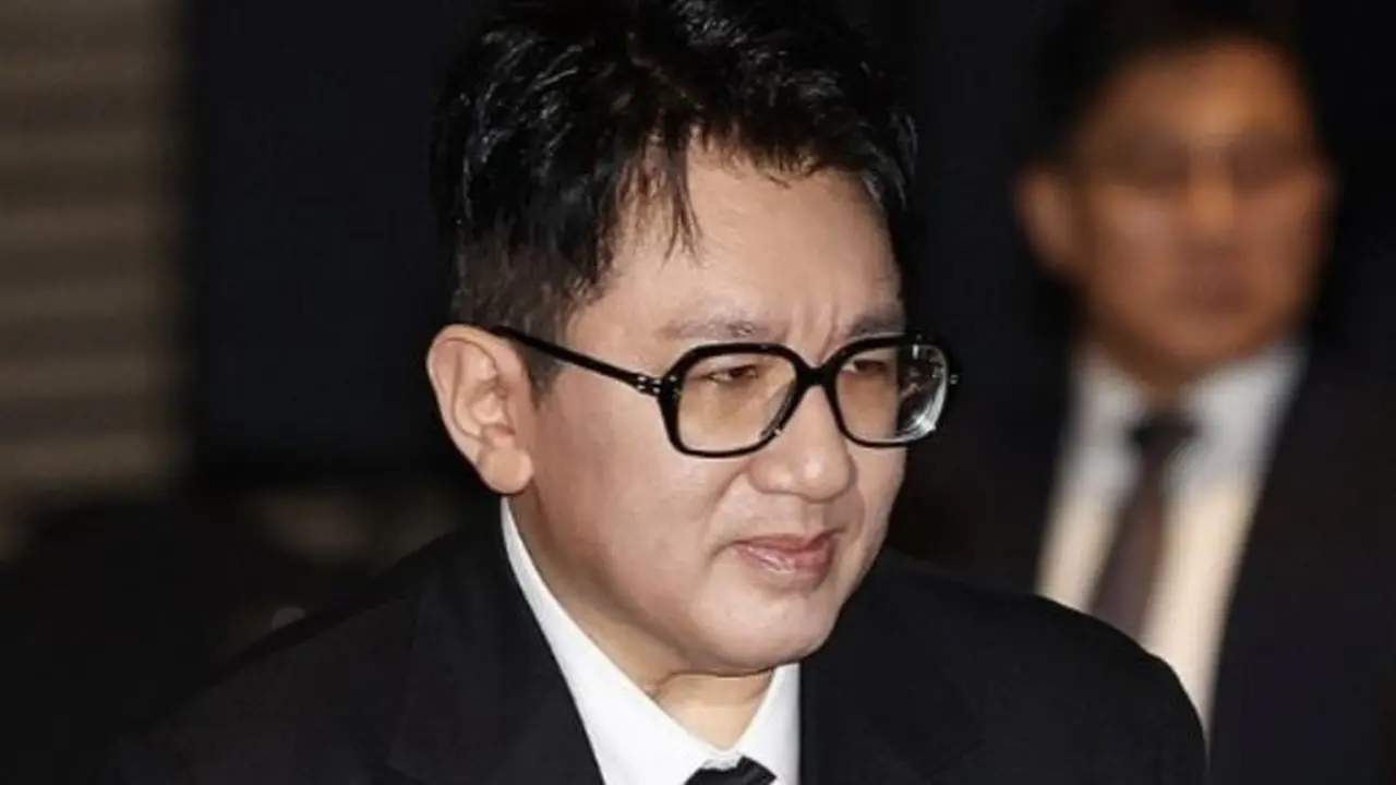 Bang Si Hyuk muncul di Korea dengan penampilan baru. (credit:news//en.yna.co.kr)