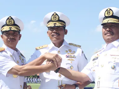 Citizen6, Surabaya: Laksma TNI Yayat Achmad Hadirat selanjutnya akan menempati  jabatan baru sebagai Wadan Seskoal Jakarta. Sementara penggantinya, Aswad resmi menjabat Dankodikopsla Kobangdikal. (Pengirim: Penkobangdikal).