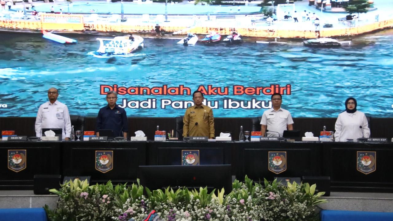 Mendagri Tito Karnavian saat memimpin Rakor Pengendalian Inflasi Daerah dan Evaluasi Dukungan Pemda dalam Program Tiga Juta Rumah