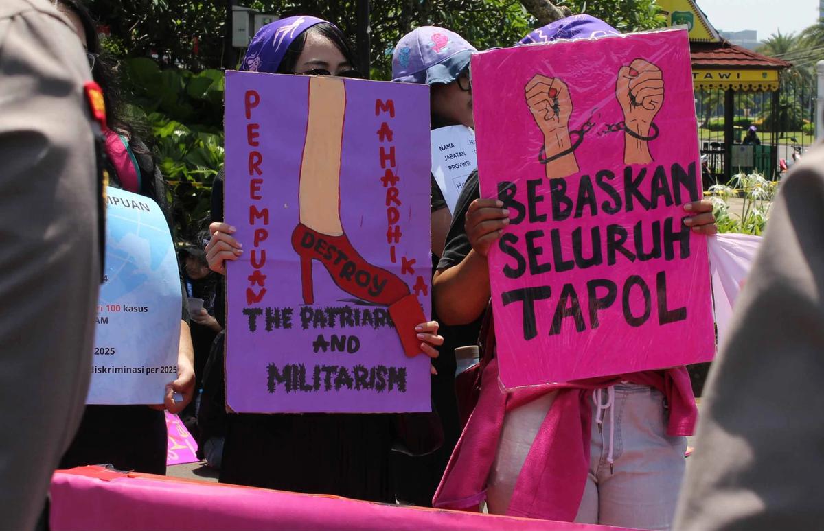 FOTO: Aksi Peringatan HAKTP Serentak Serukan Perlindungan Perempuan dan Aktivis