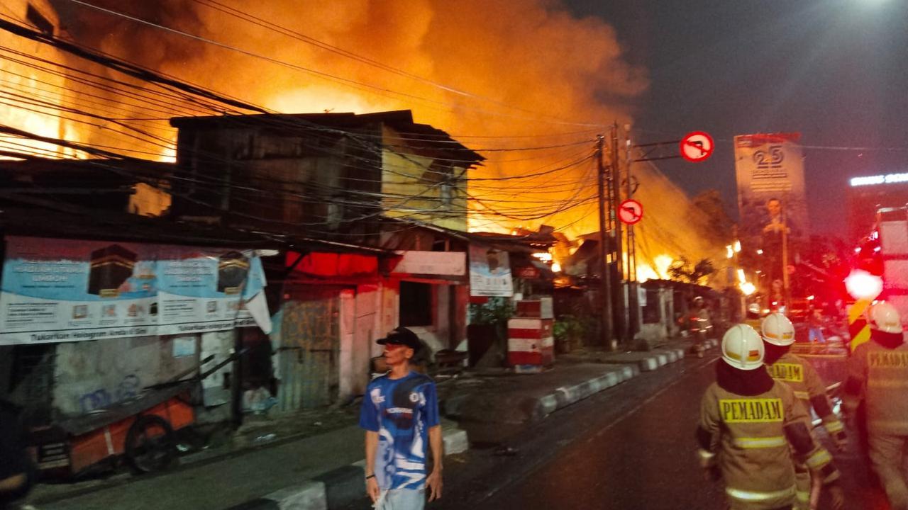 Kebakaran Besar di Kebayoran Lama, Api Bersumber dari Rumah Warga