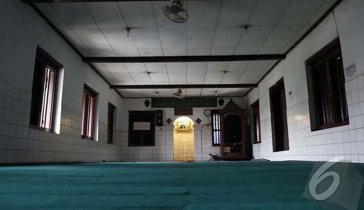 Langgar dibangun di atas tanah yang diwakafkan oleh Syarifah Mas’ad Barik Ba’alwi, Jakarta, Sabtu (12/7/2014) (Liputan6.com/Faizal Fanani)