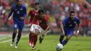 Gelandang Timnas Indonesia, Septian David Maulana melakukan Manuver kontra Thailand di gelaran SEA Games 2017 yang berlangsung di Stadion Shah Alam, Malaysia (Bola.com/Vitalis Yogi Trisna)